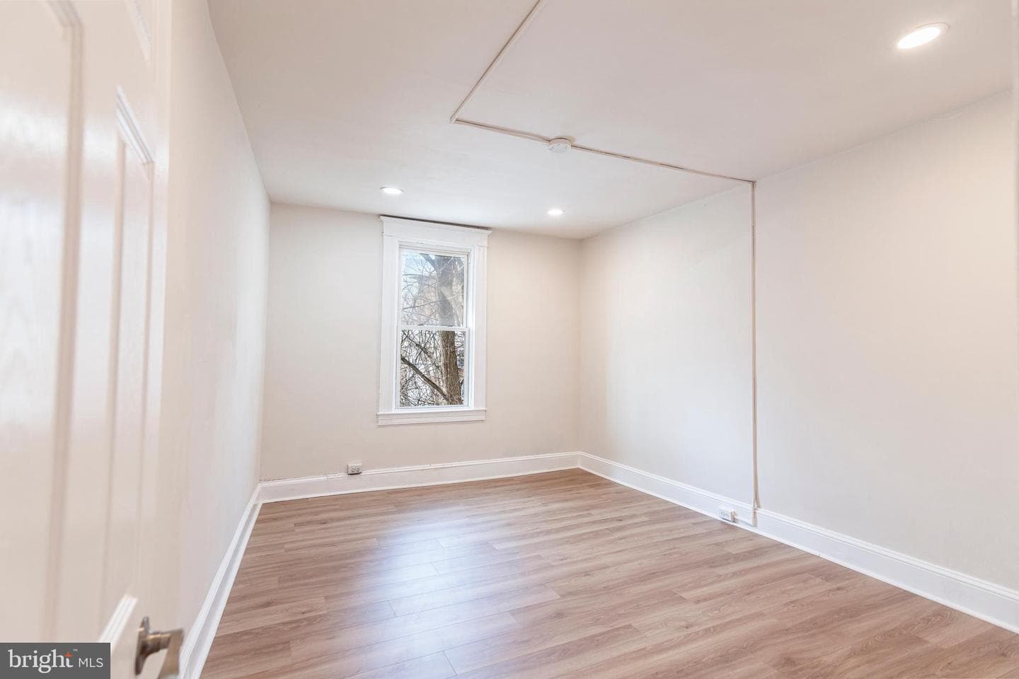 319 E University Parkway photo 19