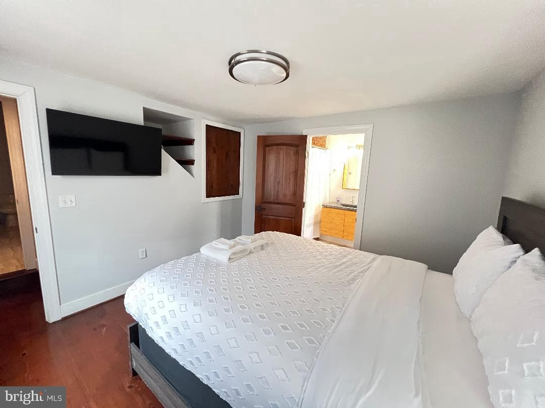 1533 W Lombard W photo 10