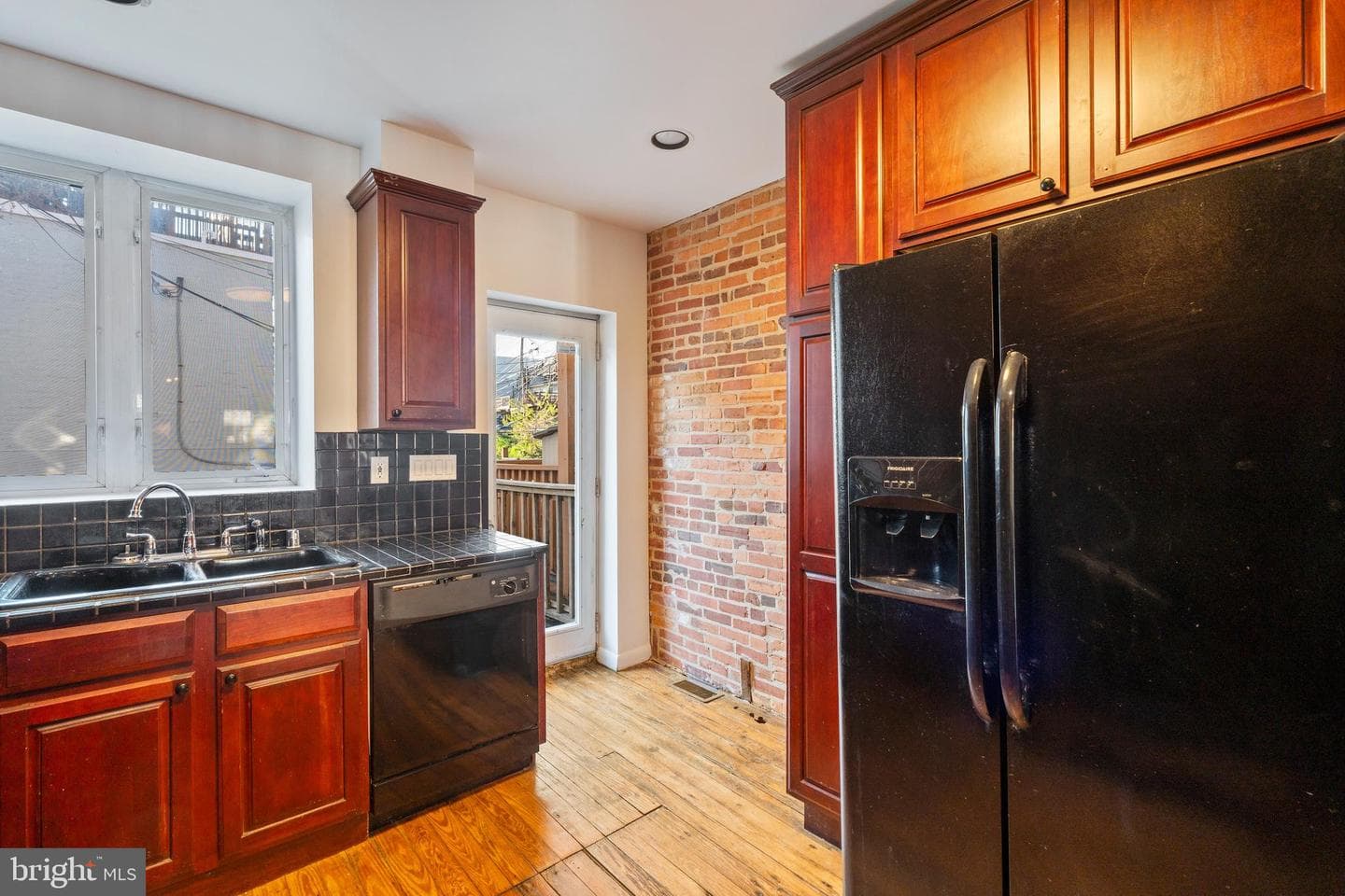 1407 Webster Street photo 4