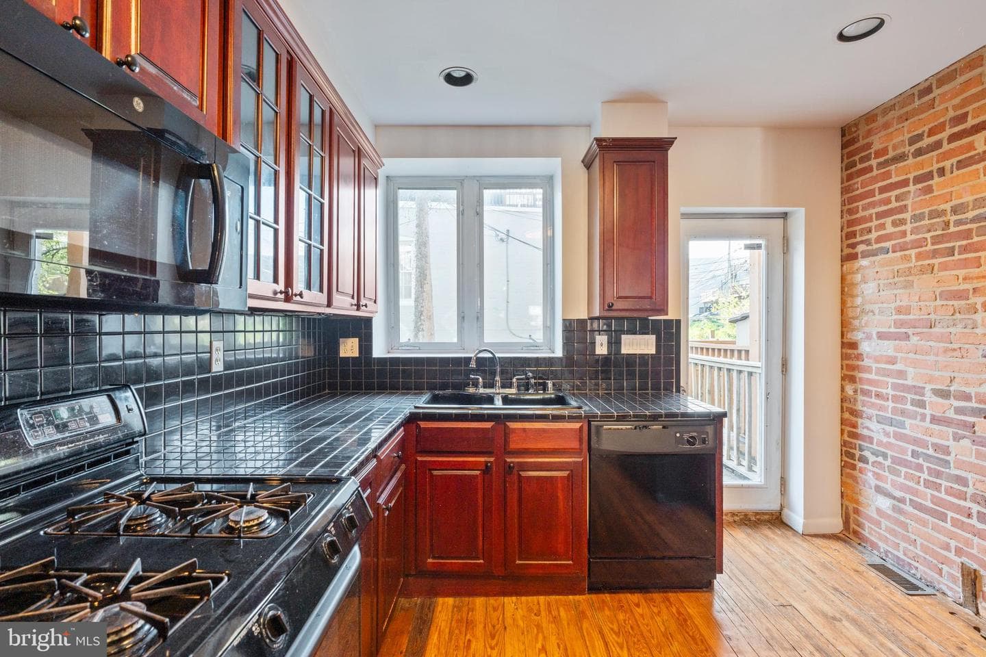 1407 Webster Street photo 8