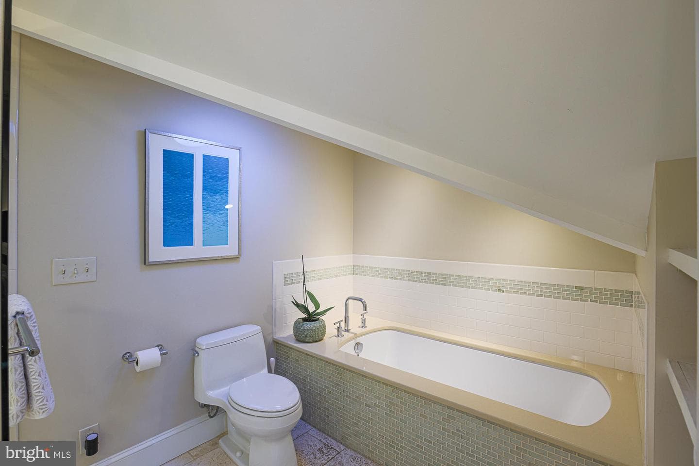 2210 Sulgrave Avenue photo 40