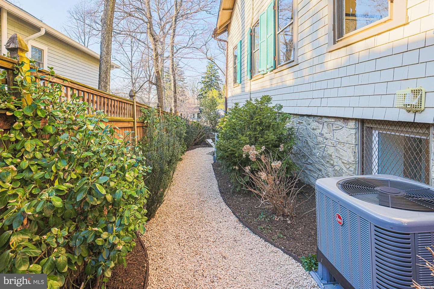 2210 Sulgrave Avenue photo 78