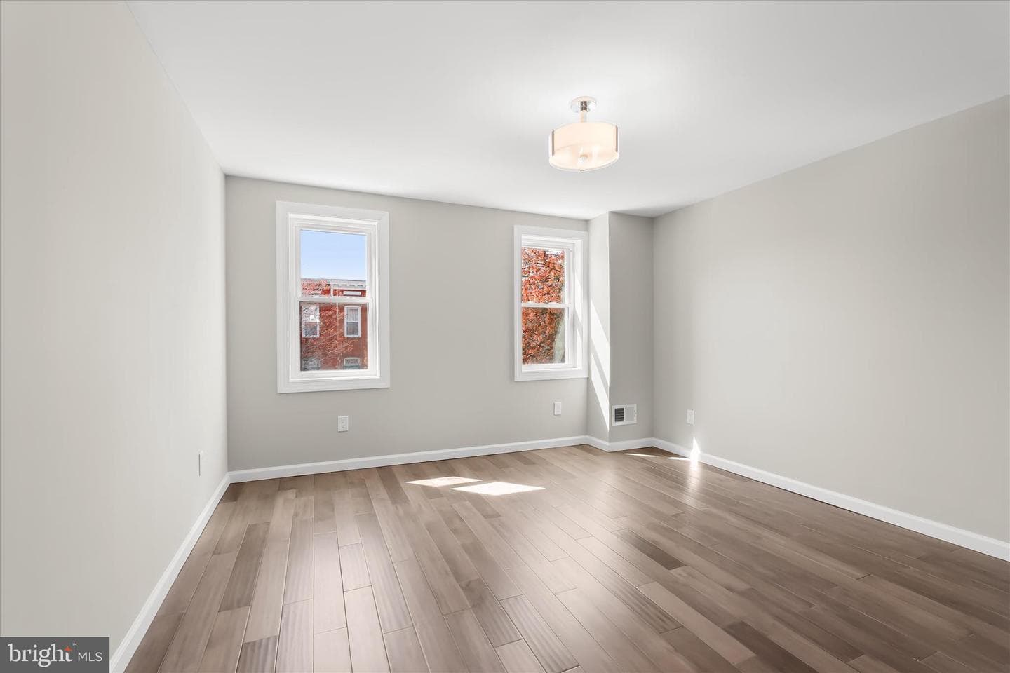 1015 S Kenwood Avenue photo 25