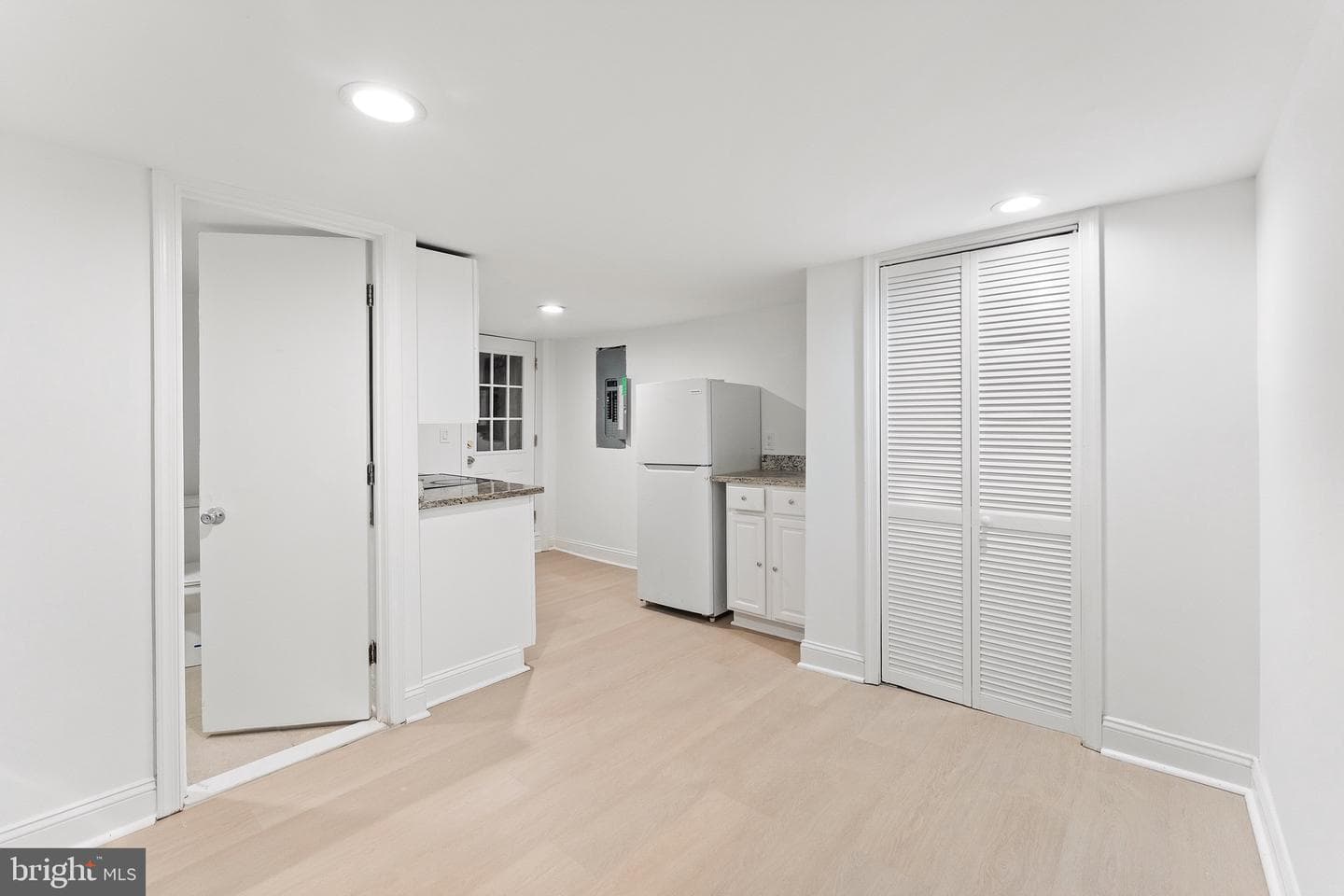 15 S Tremont Road photo 21