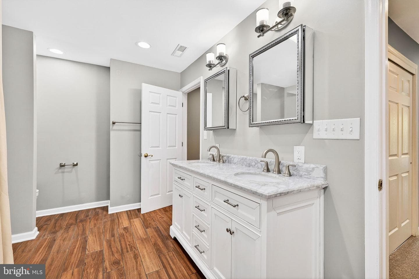 1014 N Broadway photo 19