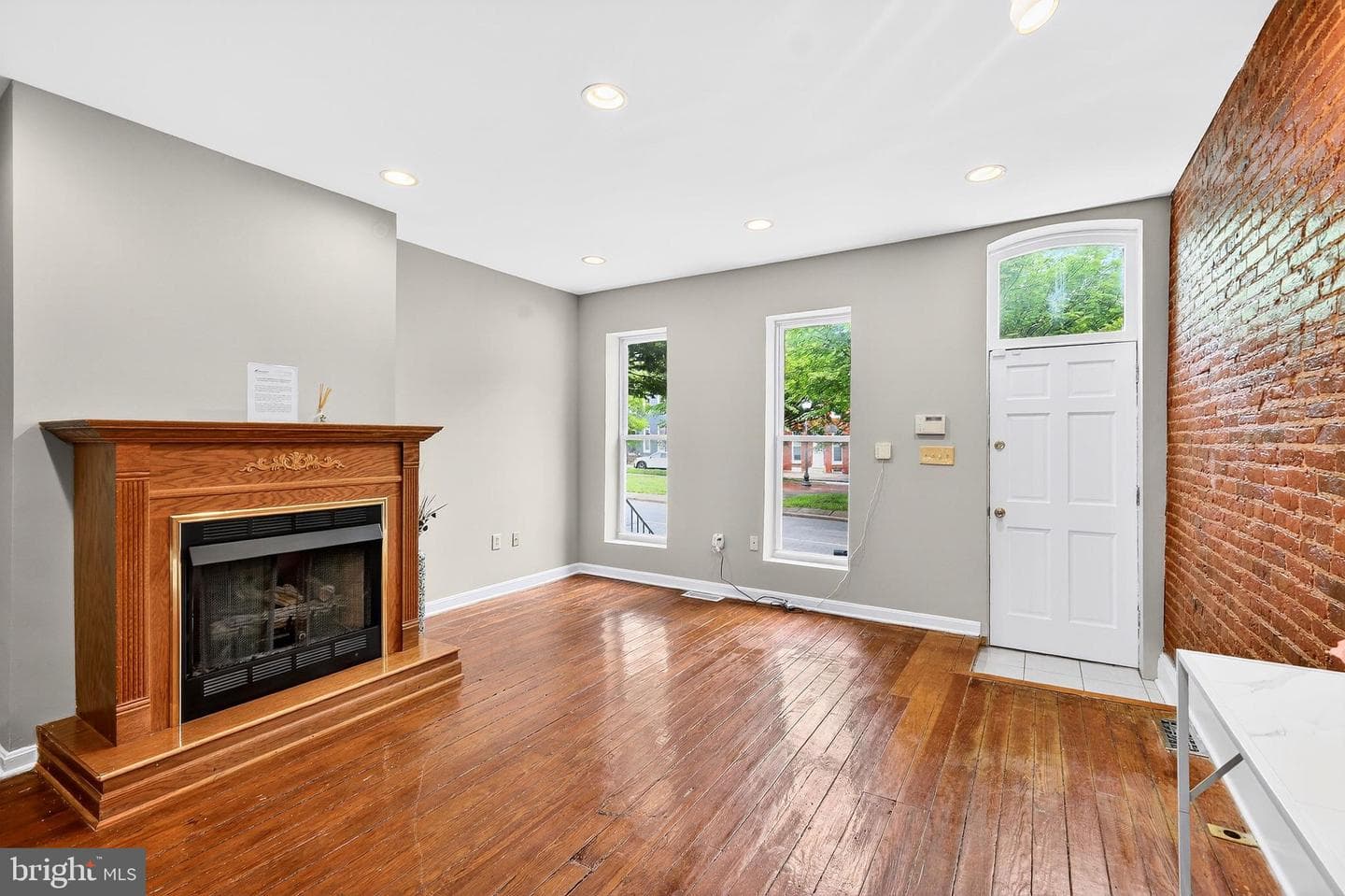 1014 N Broadway photo 3