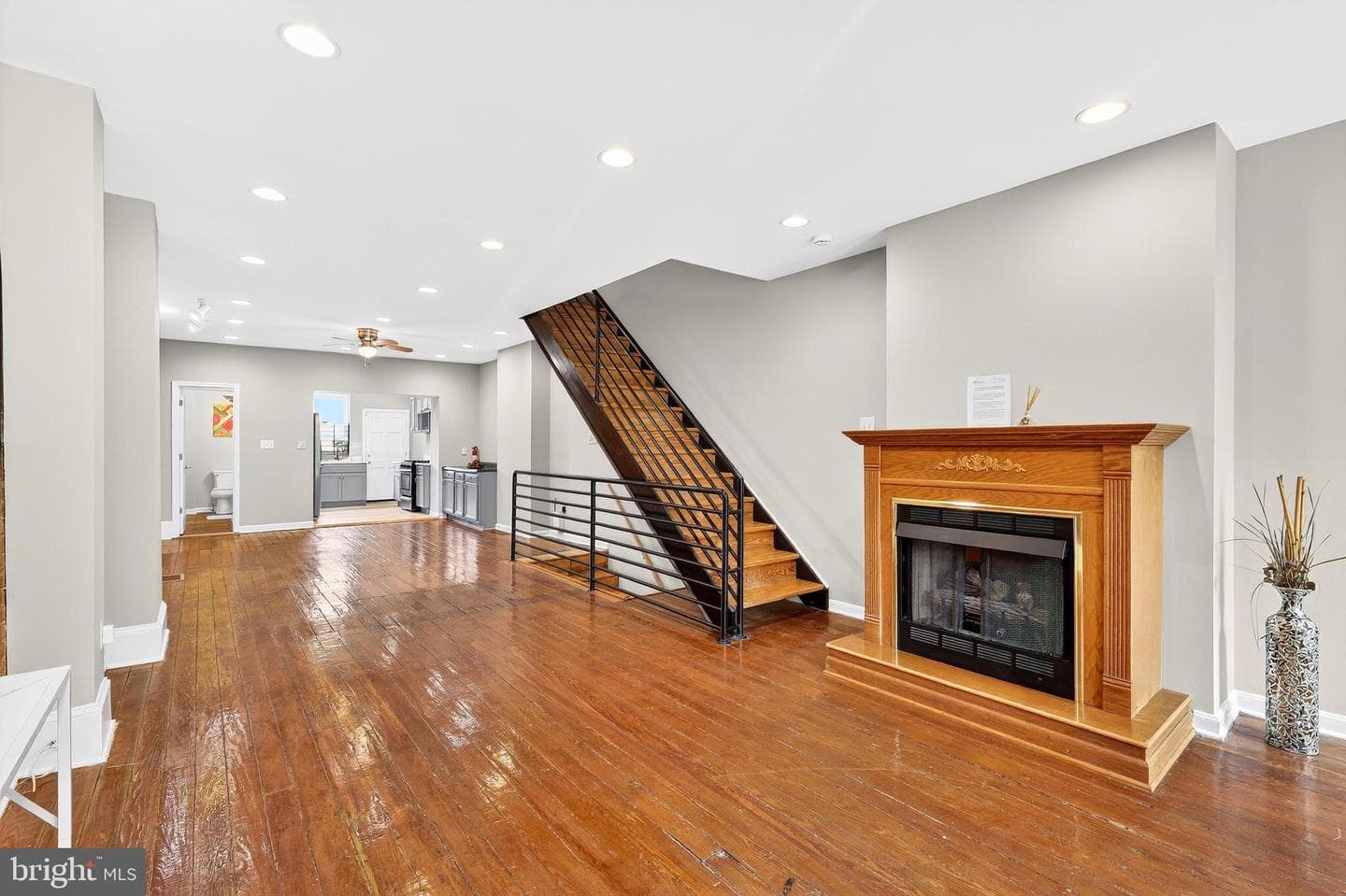 1014 N Broadway photo 6