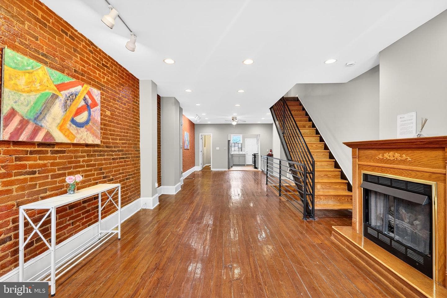 1014 N Broadway photo 7