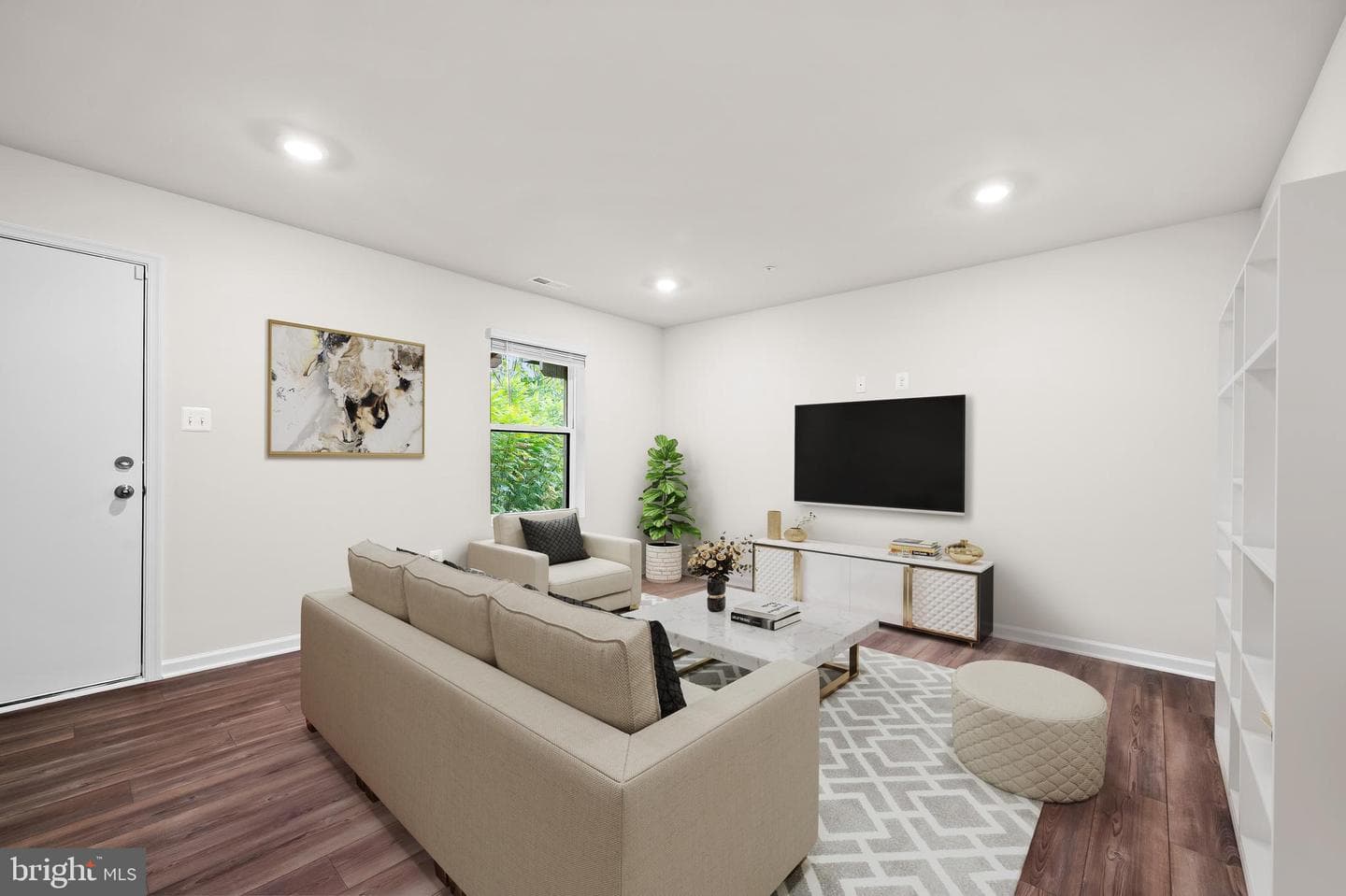 619 Mozart Way photo 2