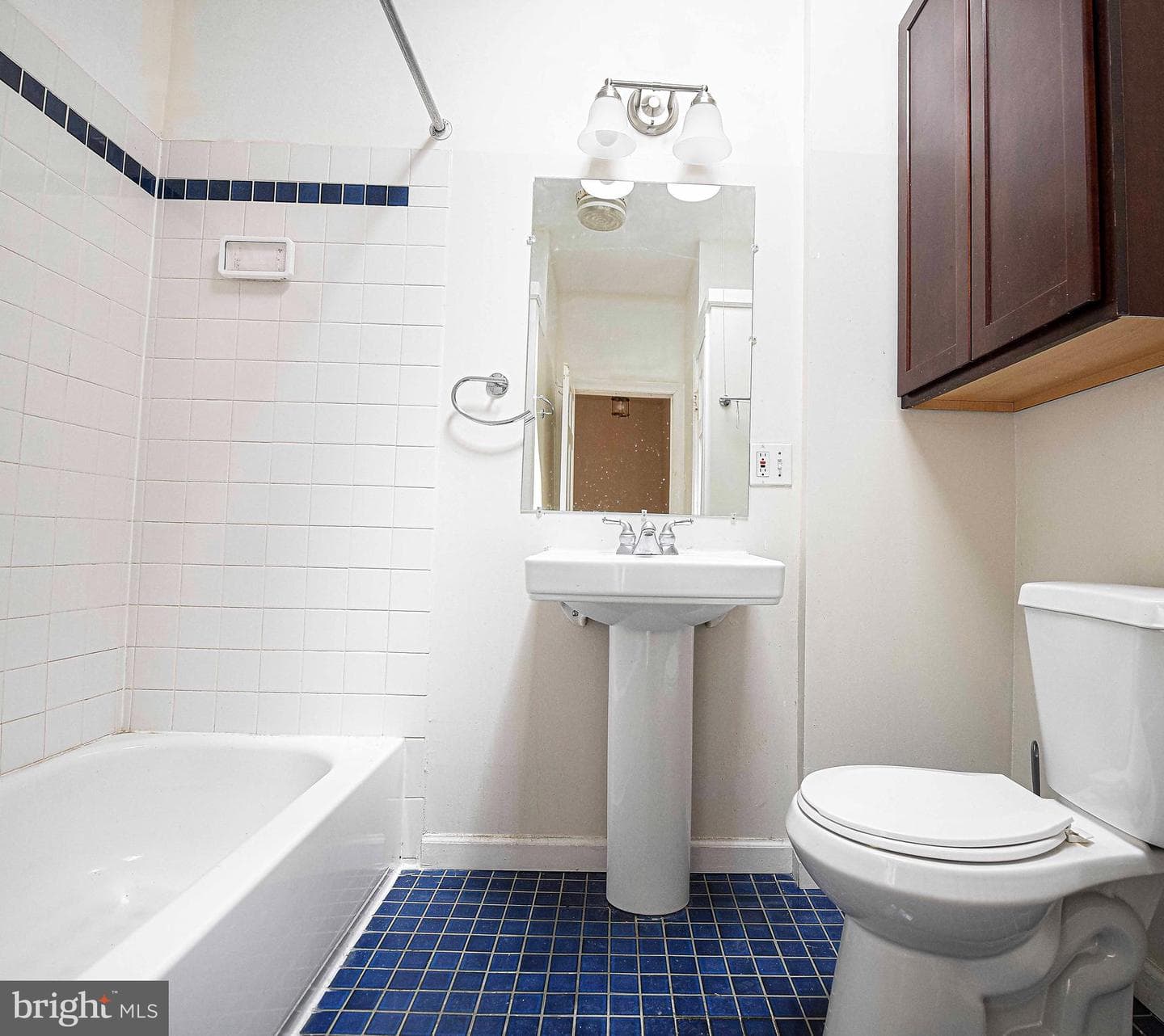2946 Wyman Parkway photo 2