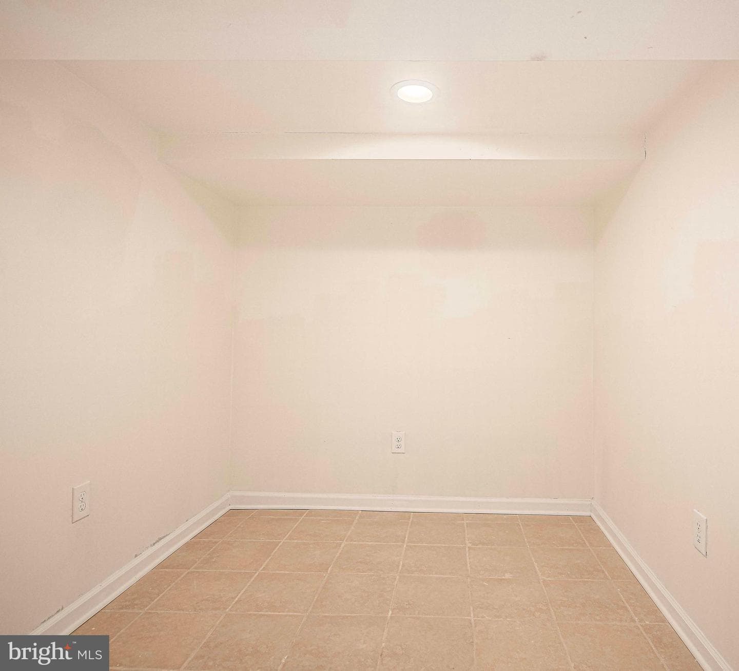 2946 Wyman Parkway photo 25