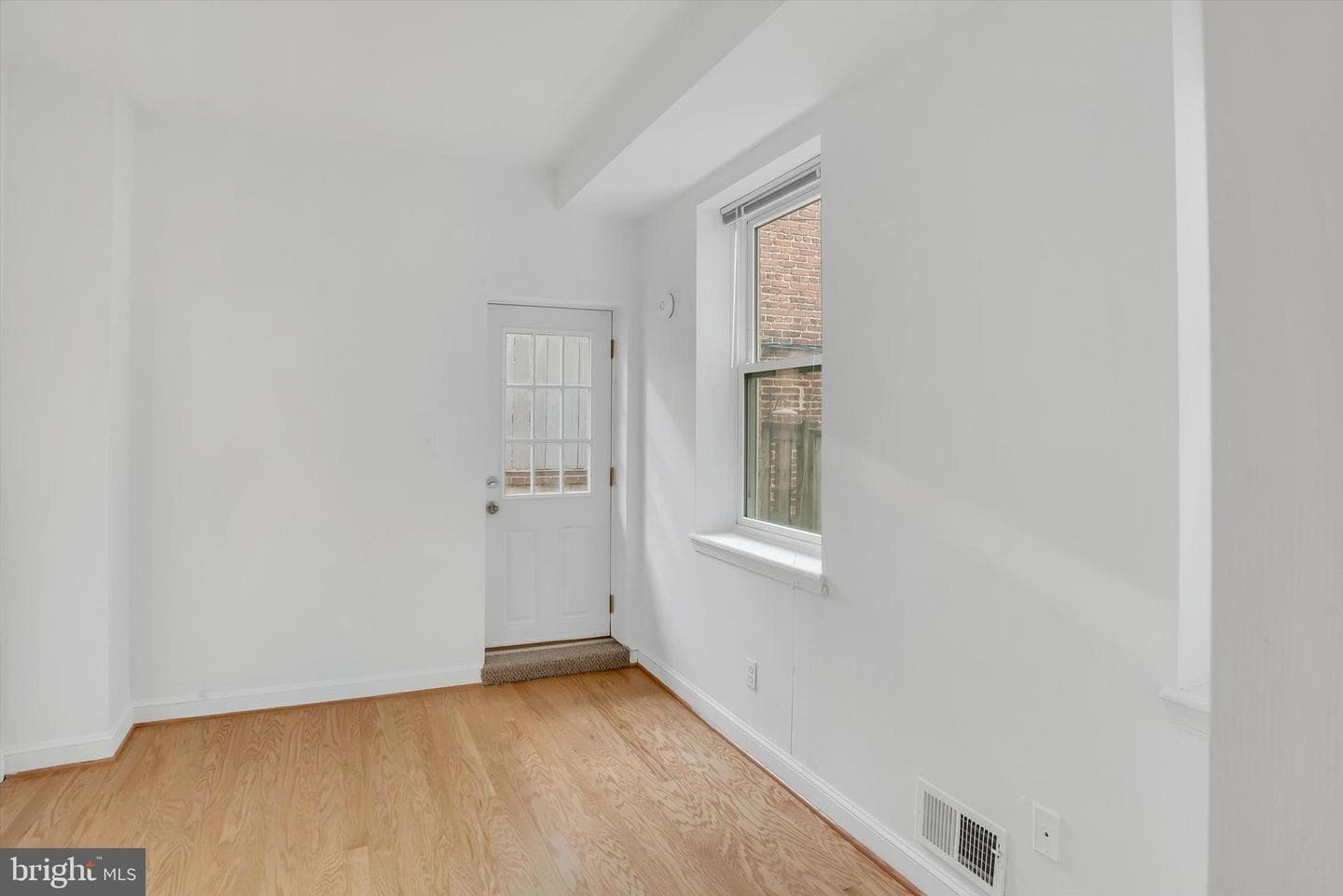 805 S Charles Street S photo 12
