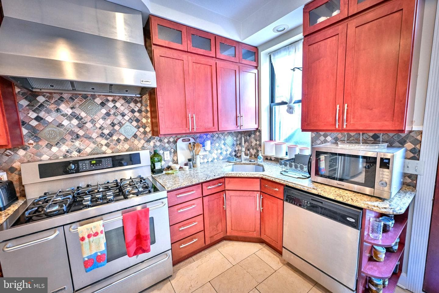 240 Wilson Street photo 21