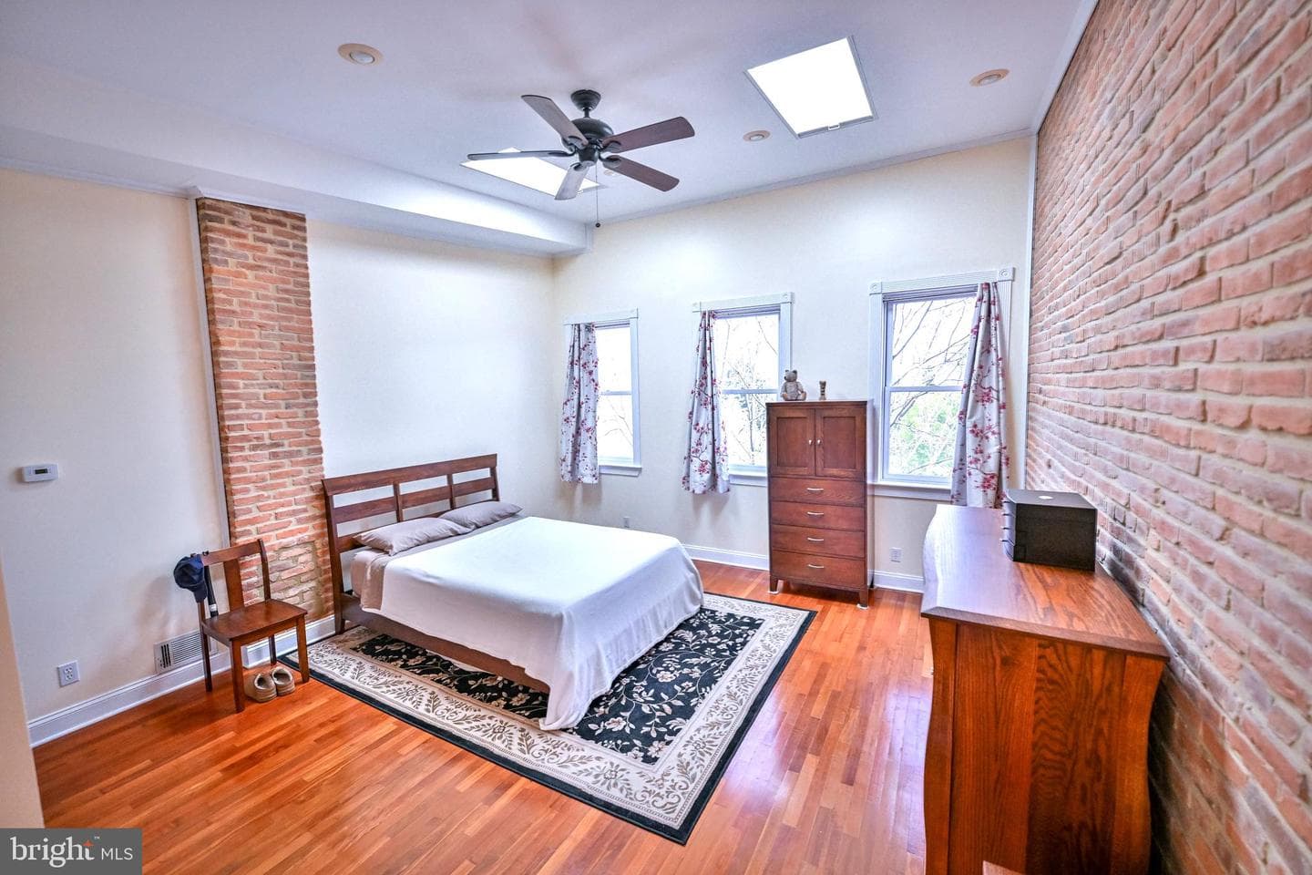 240 Wilson Street photo 45
