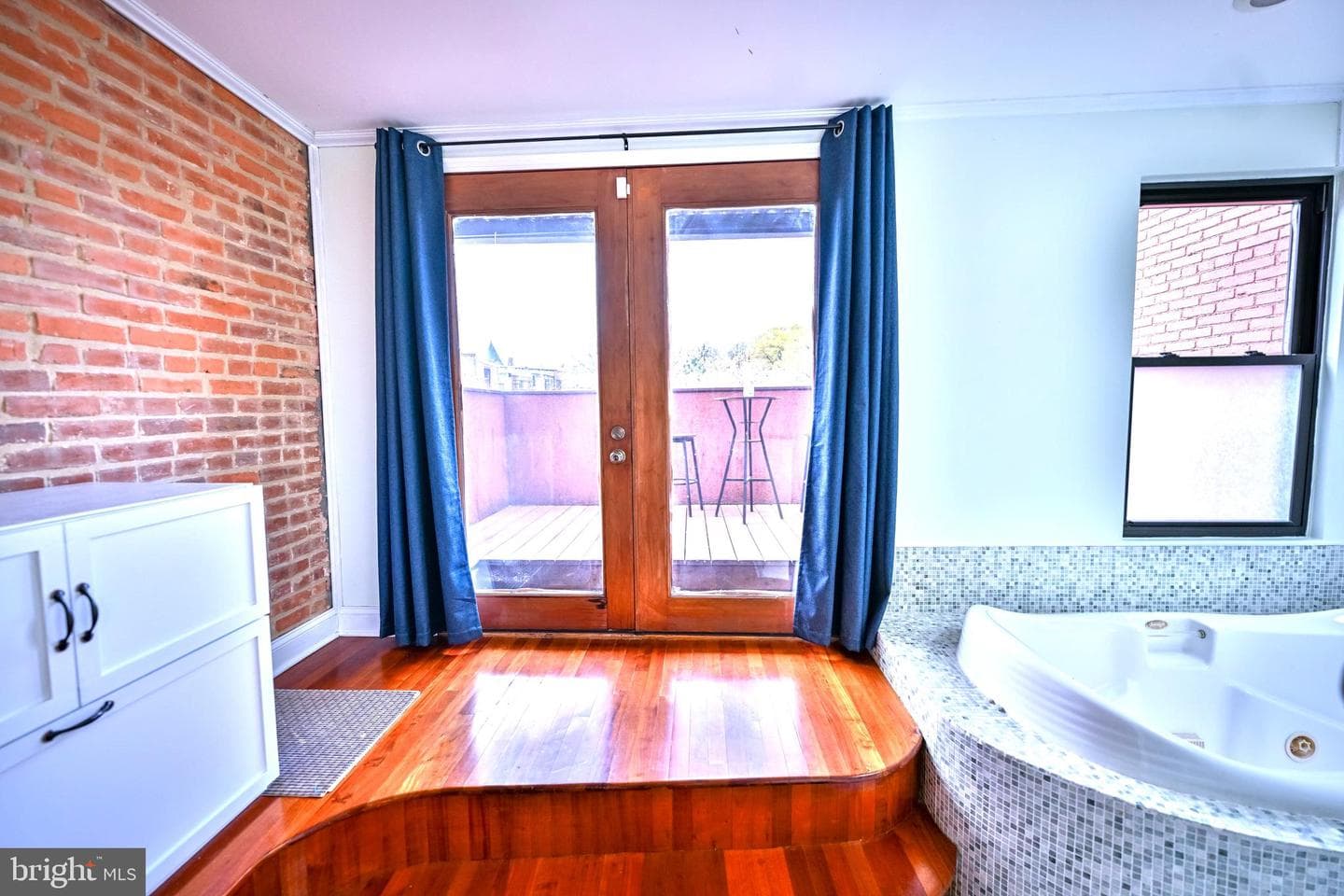 240 Wilson Street photo 48