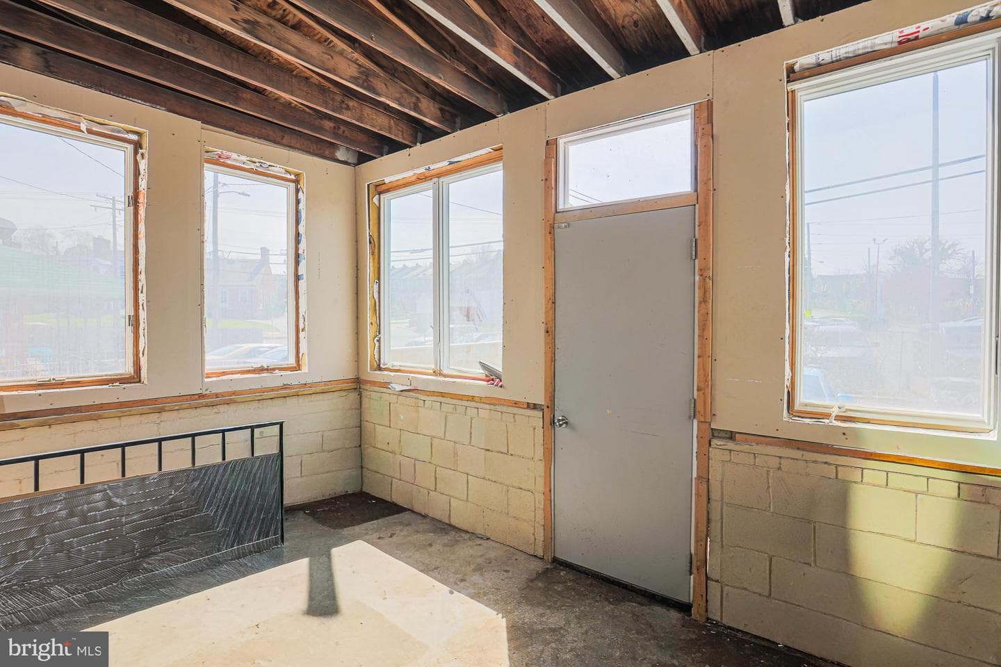 3065 Mayfield Avenue photo 35