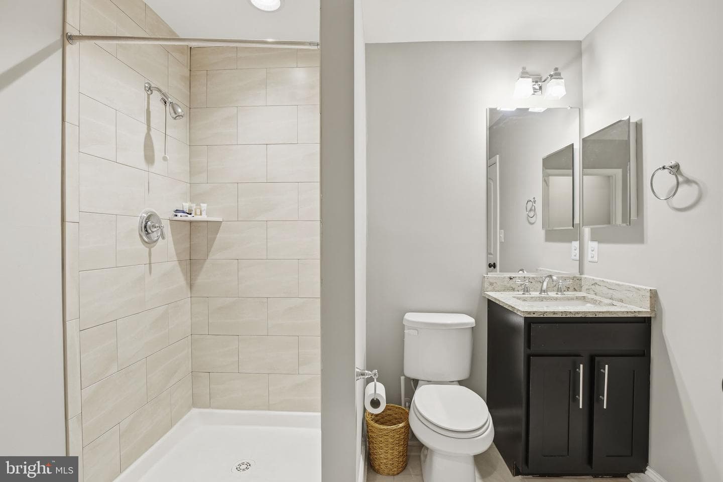1131 William Street photo 30