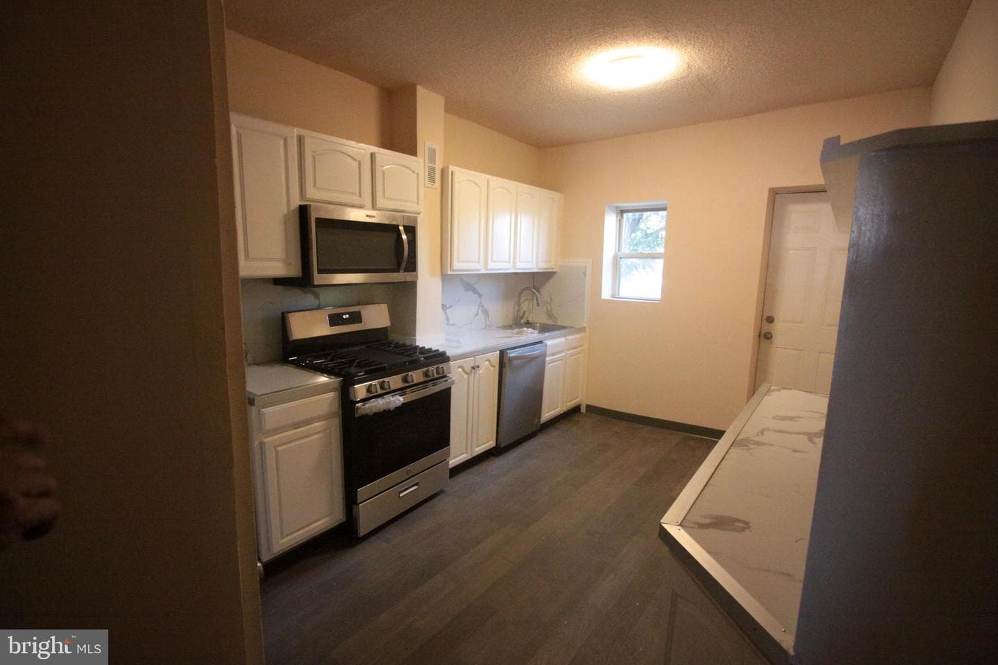 2704 Greenmount Avenue photo 4