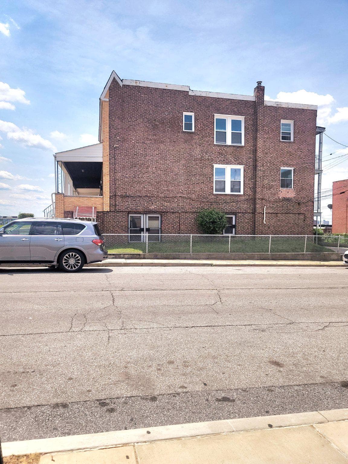 1328 N Kenwood Ave photo 22