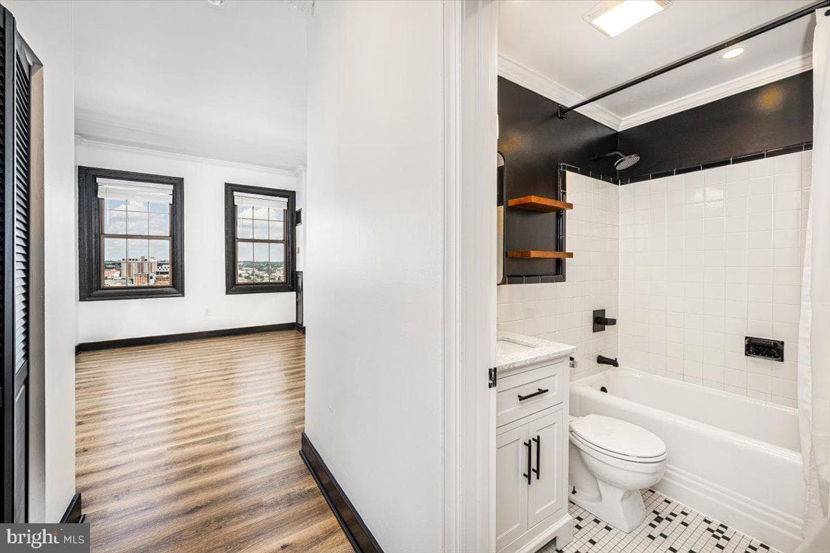1 E Chase Street #1008 photo 14
