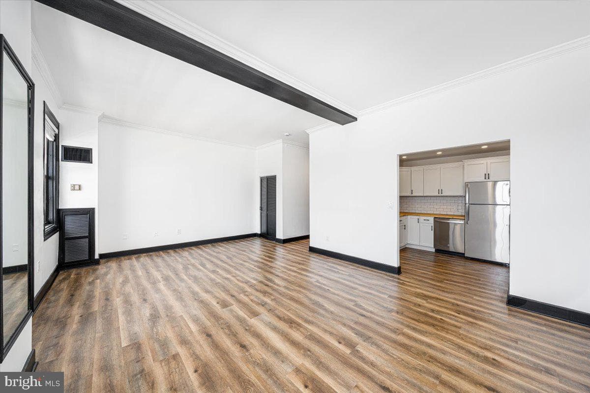 1 E Chase Street #1008 photo 7
