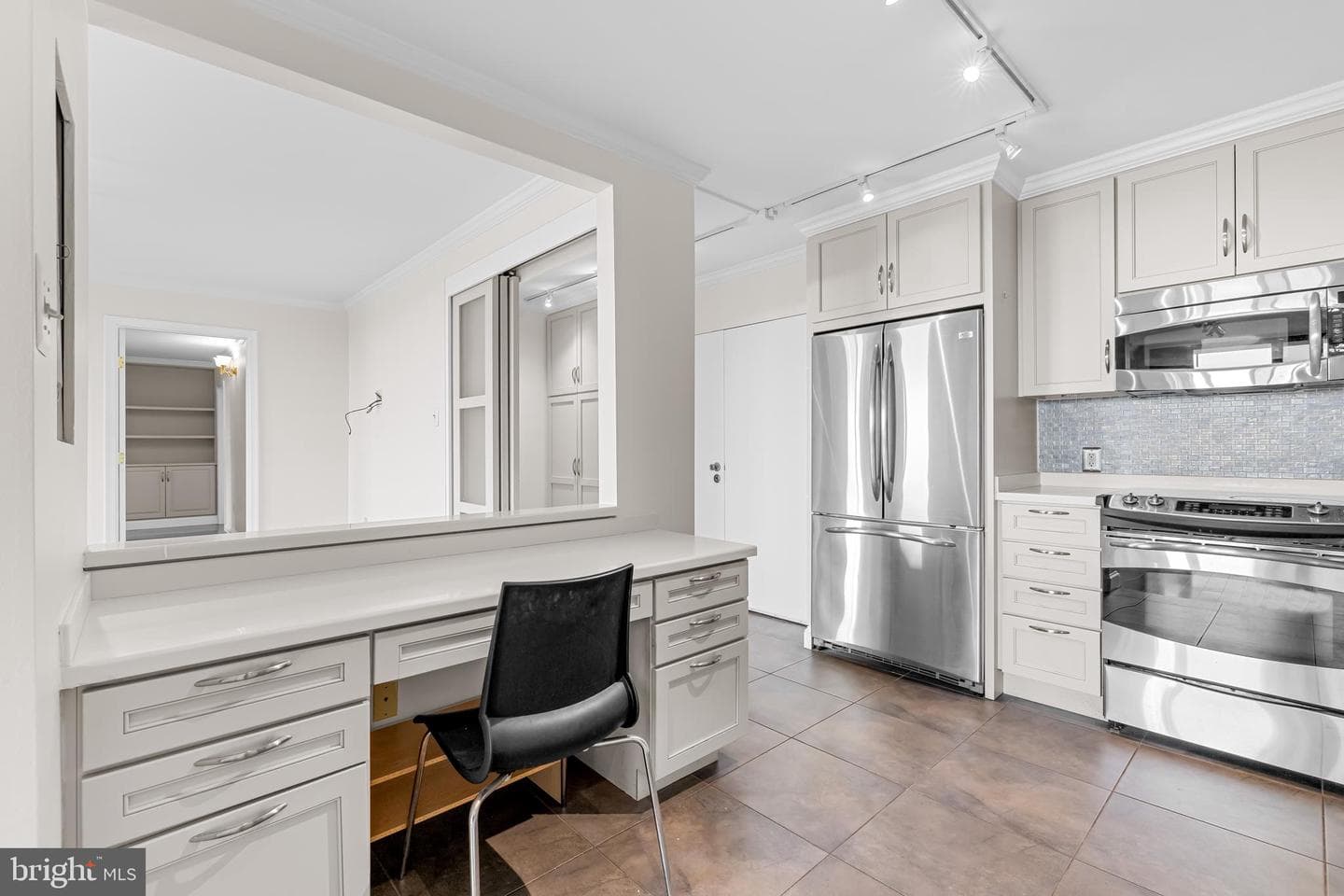 4100 N Charles Street #914 photo 18