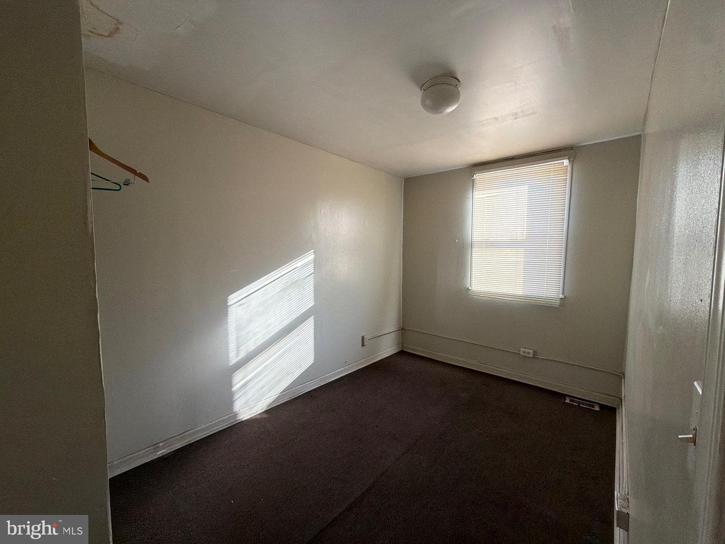 33 S Calverton Road photo 13