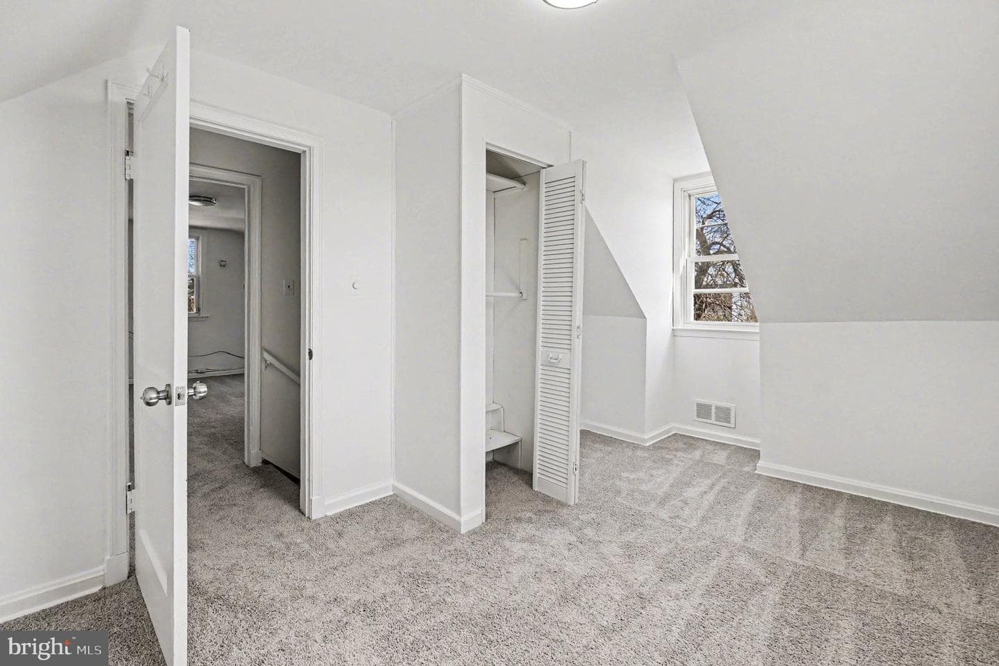4806 Hazelwood Avenue photo 4