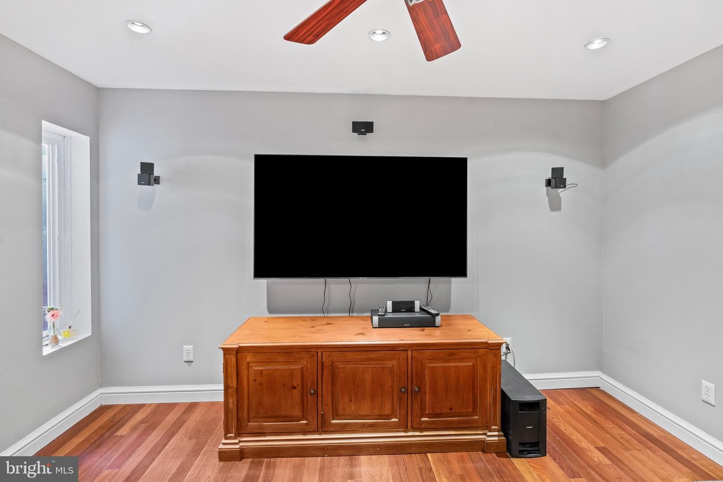 2226 Essex Street photo 17