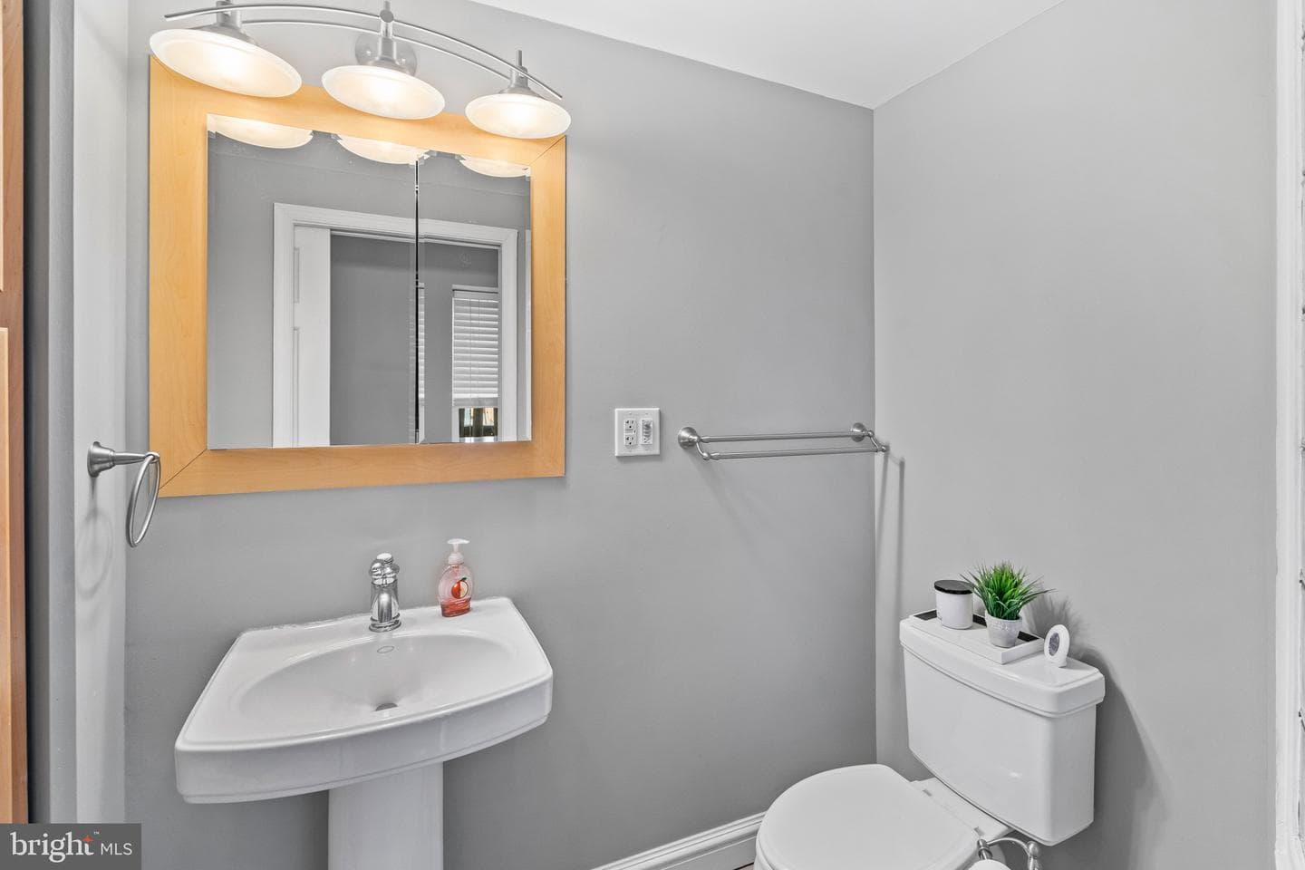 2226 Essex Street photo 26