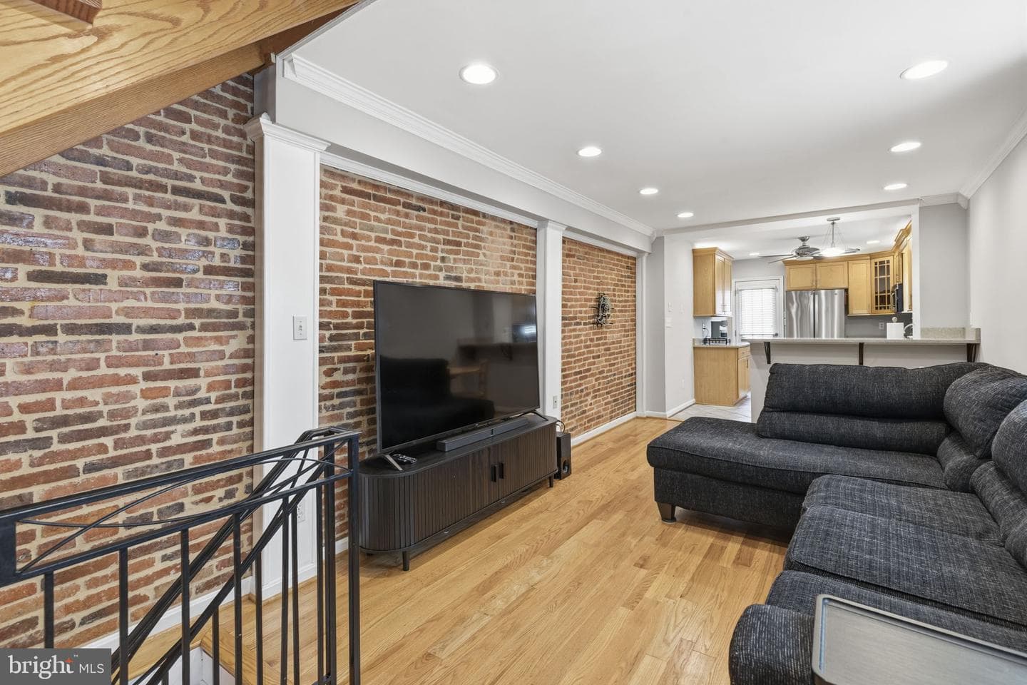 1119 S Baylis Street photo 4