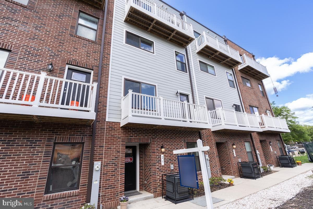 25 S Bethel Street photo 3