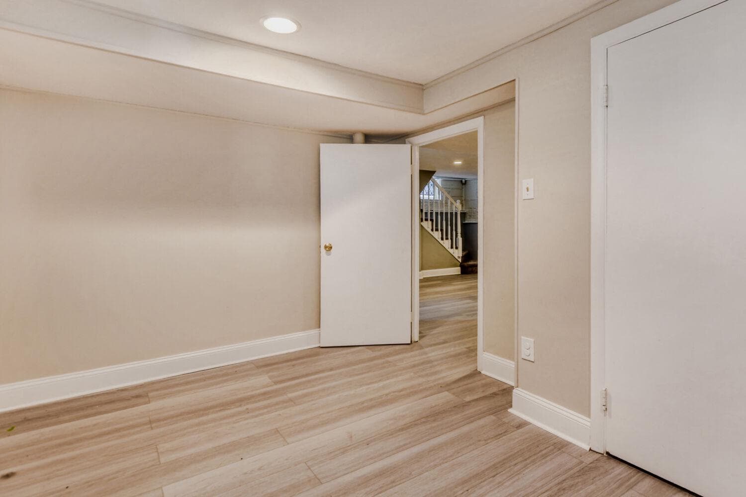 211 E Lake Avenue photo 22