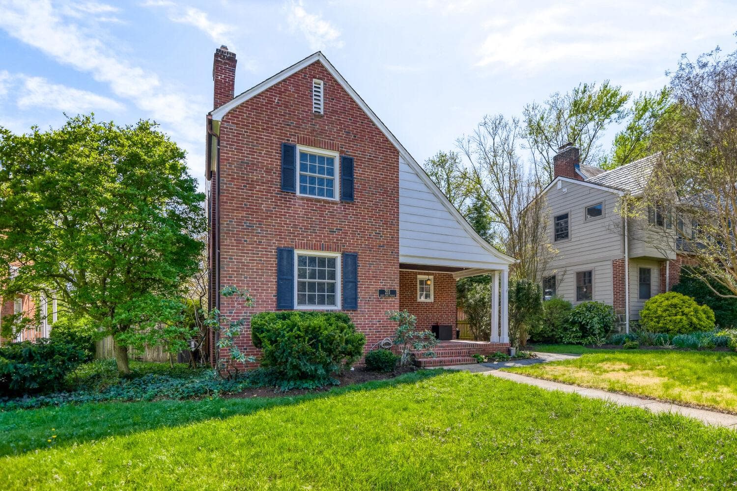 211 E Lake Avenue photo 3