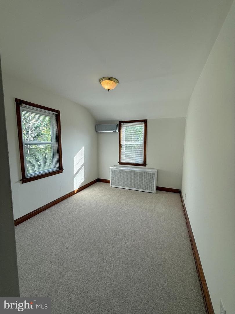 4100 Kinsway photo 2