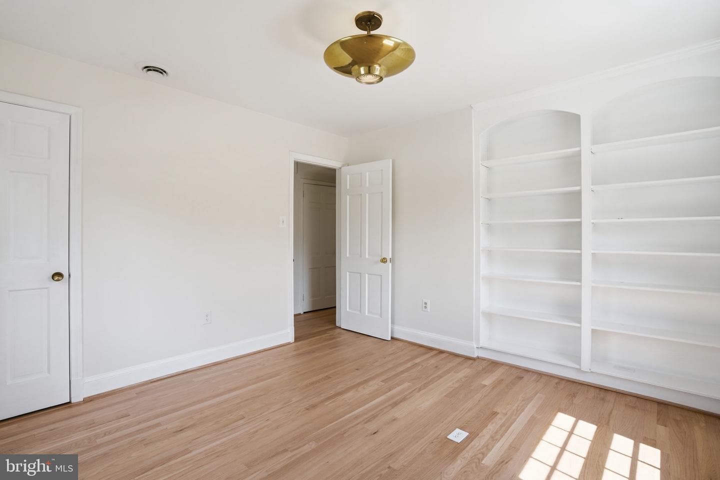 5717 Charlestowne Drive photo 8