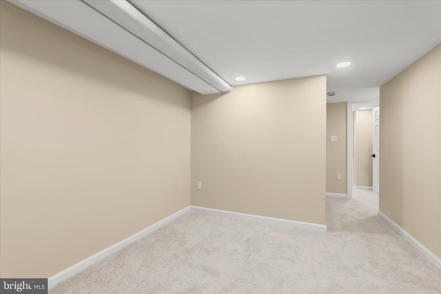531 S Kenwood Avenue photo 31