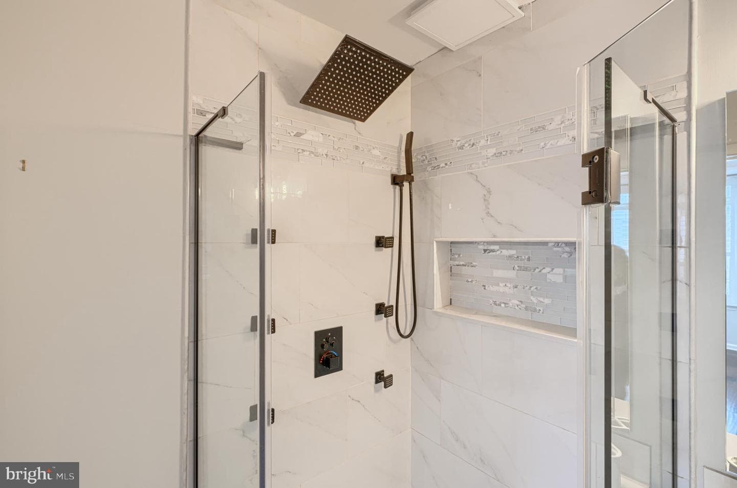 1309 Benjamin Street photo 12