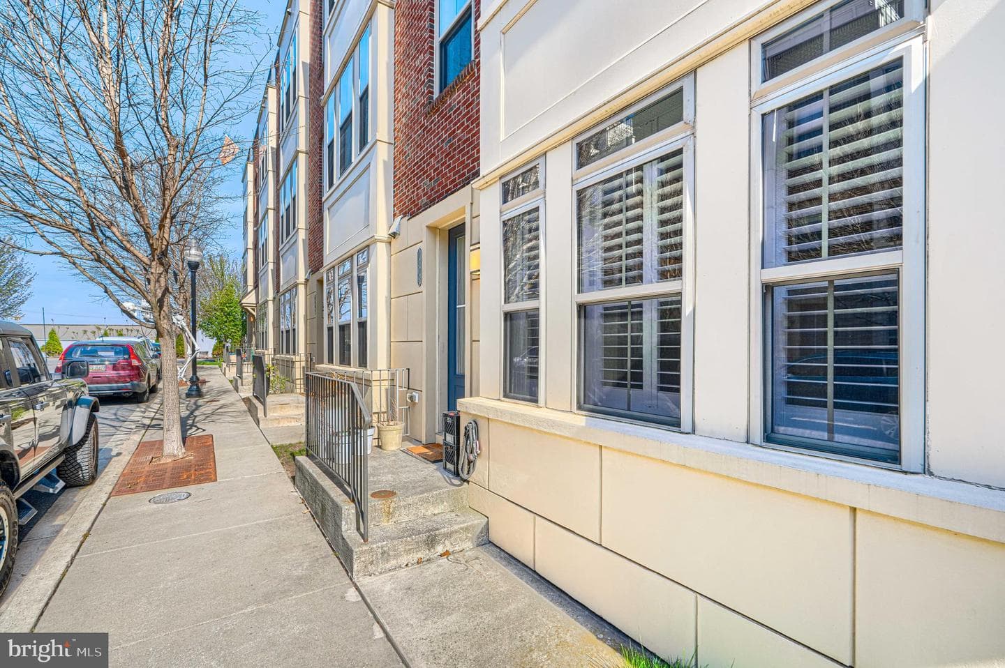 1309 Benjamin Street photo 2