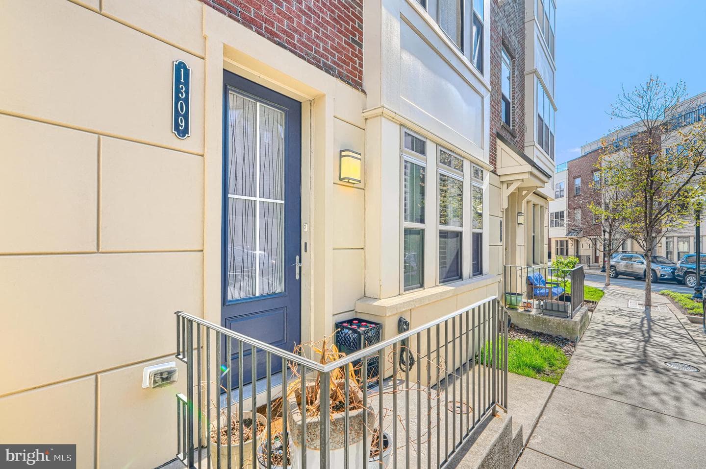 1309 Benjamin Street photo 3