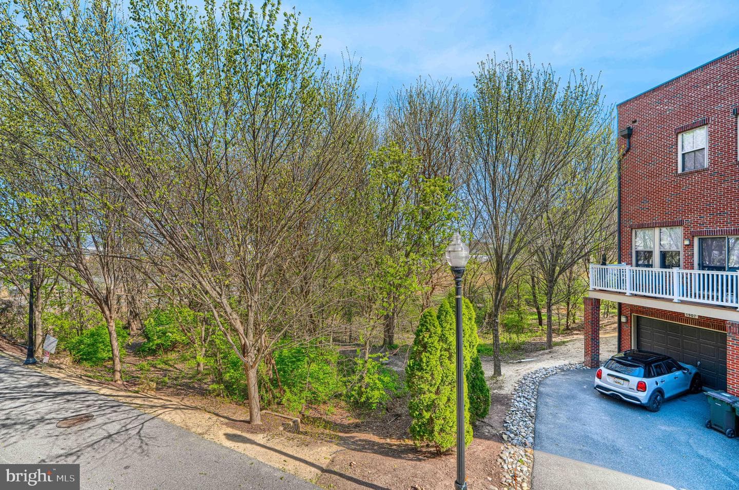 1309 Benjamin Street photo 32