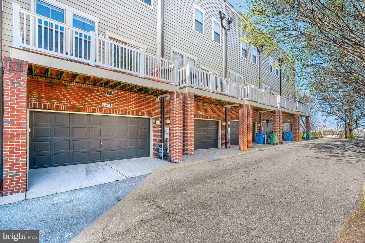 1309 Benjamin Street photo 60