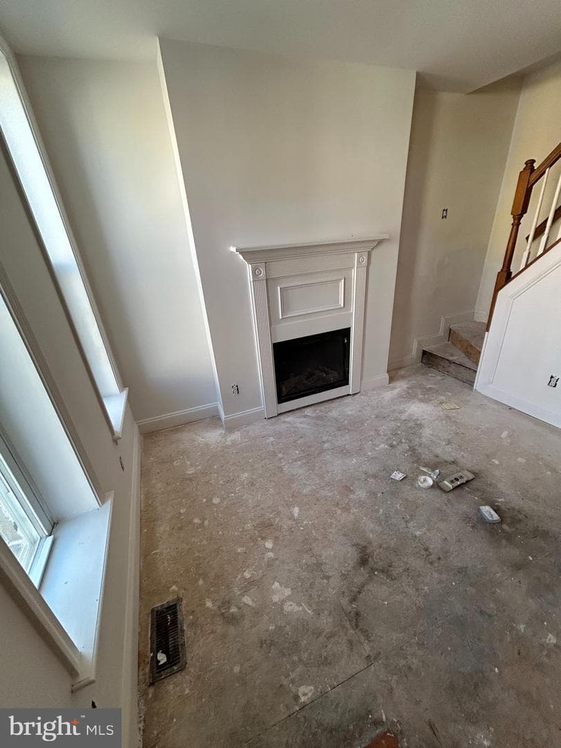 1135 Sargeant Street photo 4