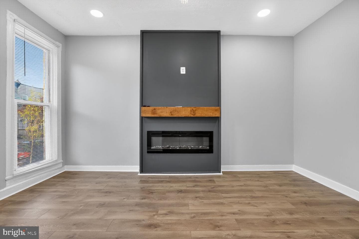 2583 W Fayette Street photo 3