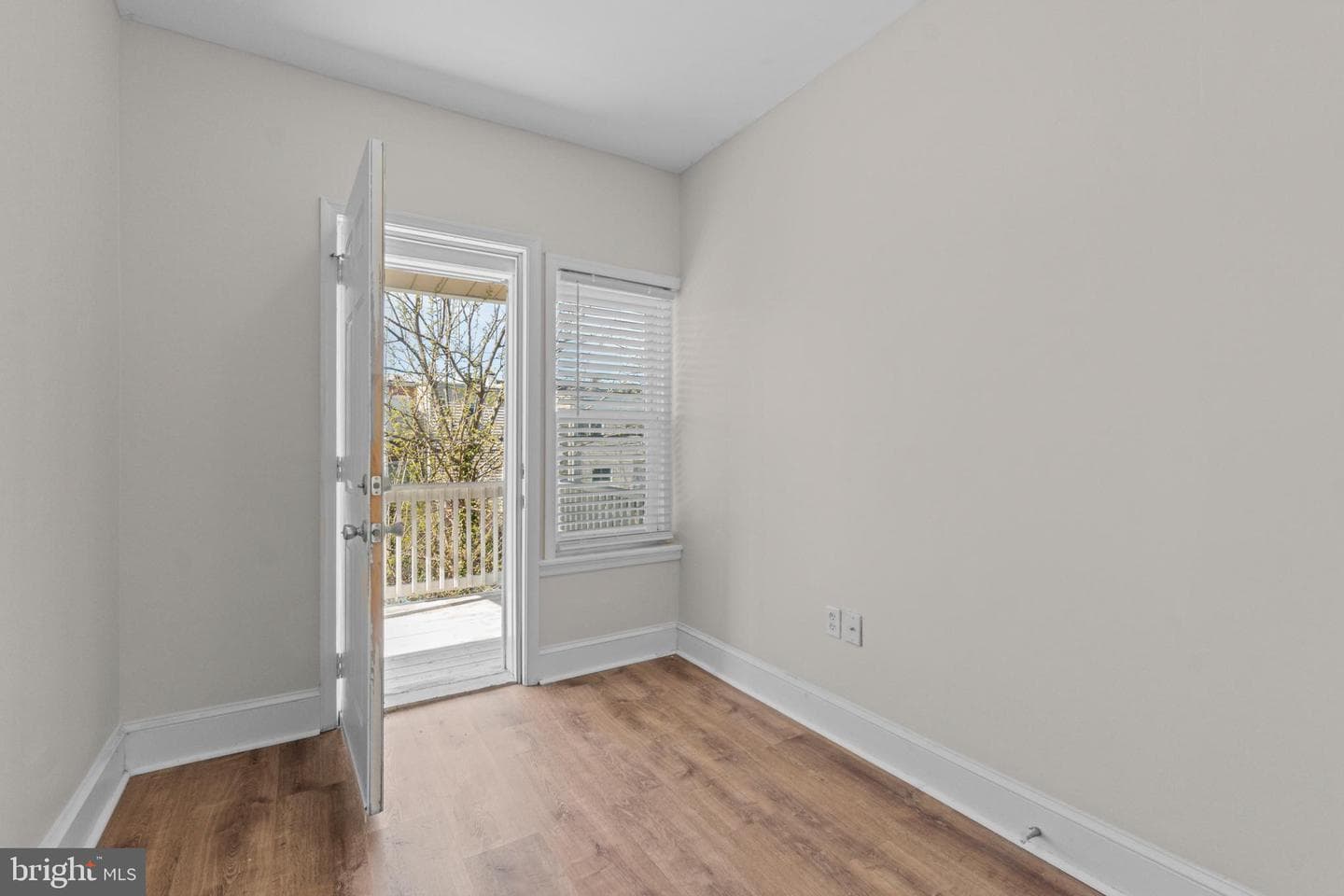 2620 Oswego Avenue photo 22