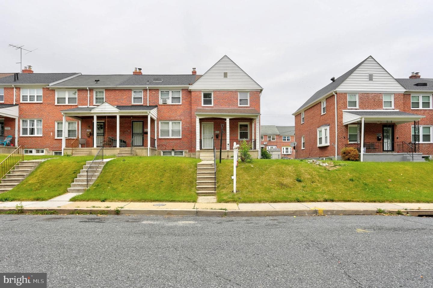 1550 Pentwood Road photo 3