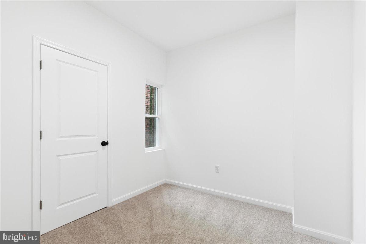 822 E North Avenue photo 14