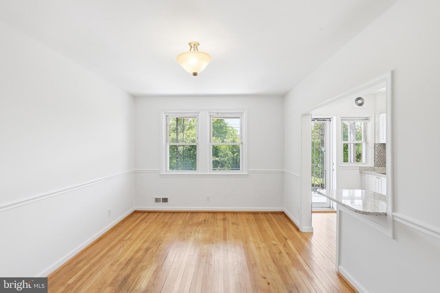 1421 W 41st Street W photo 6