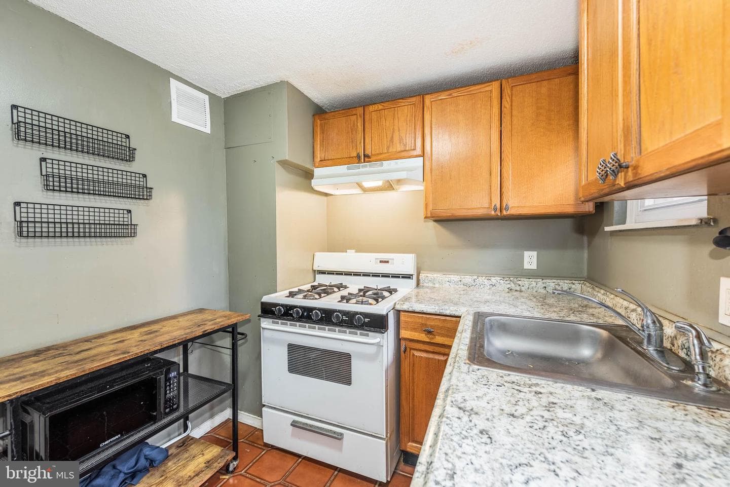 108 W Heath Street photo 6