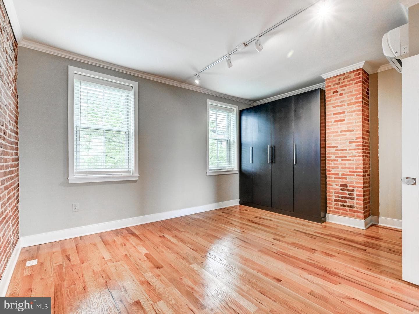 2119 E Lombard Street E photo 32